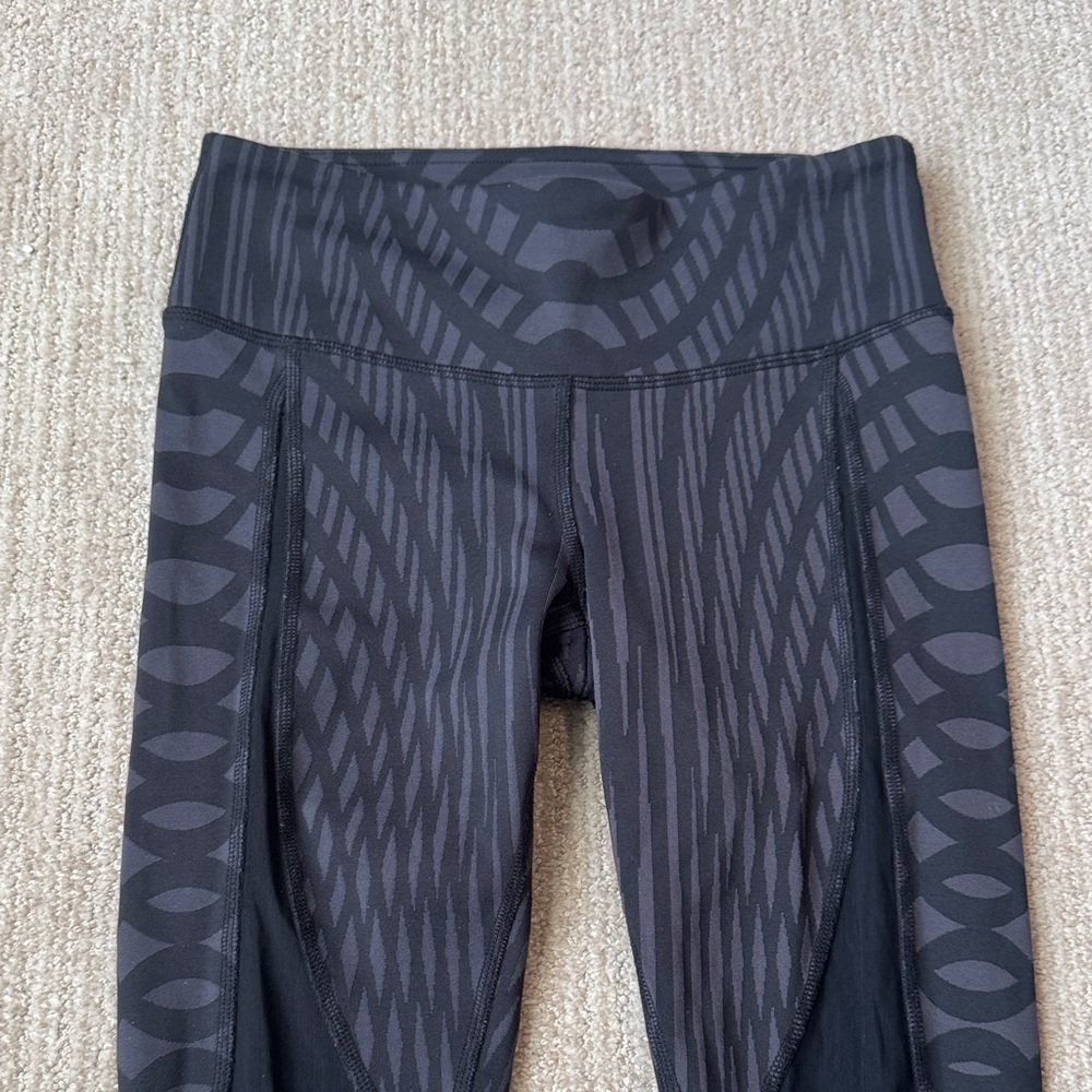 Alo Yoga Womens XXS Printed Motion Mesh Panel Performance Leggings Pants - Picture 3 of 14